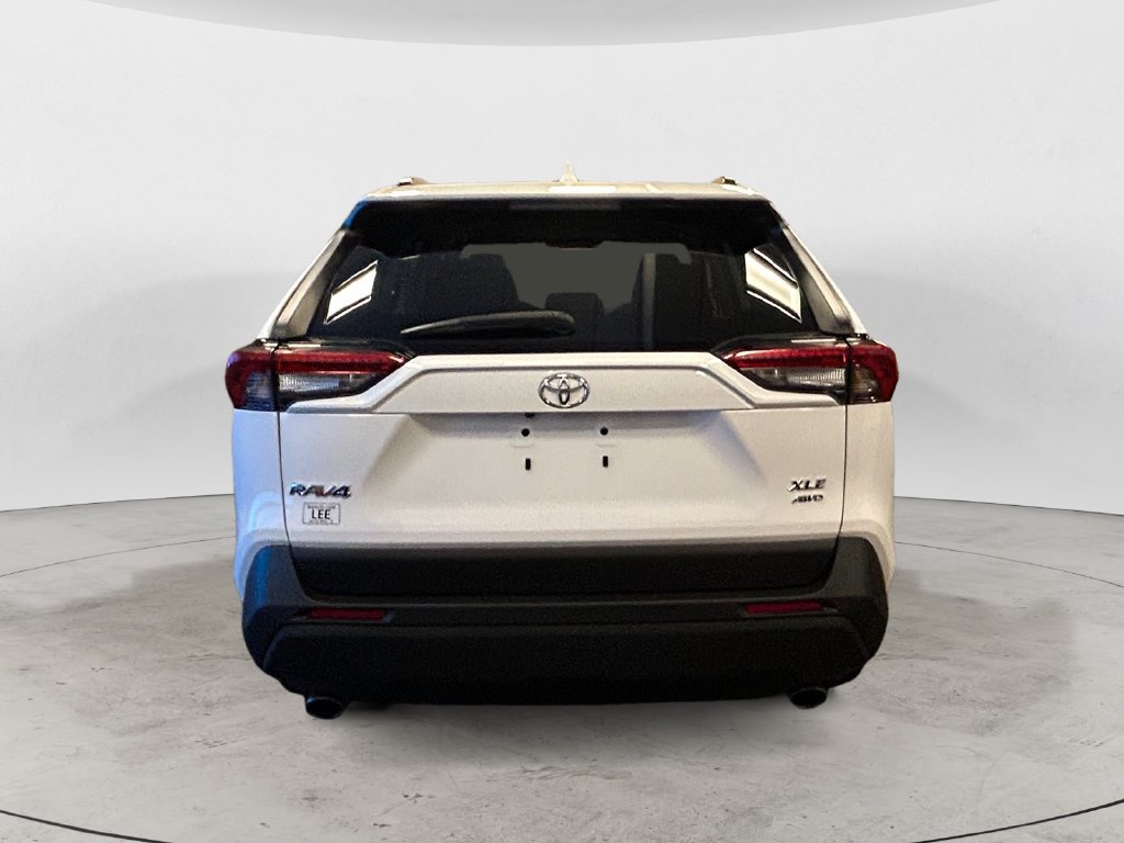 Used 2020 Toyota RAV4 XLE AWD/4WD image 4