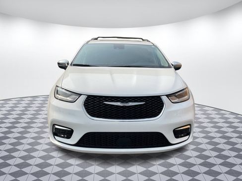 Used 2023 Chrysler Pacifica Limited image 5