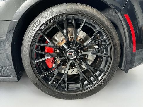 Used 2015 Chevrolet Corvette Z06 w/ 2LZ Preferred Equipment Group RWD image 29