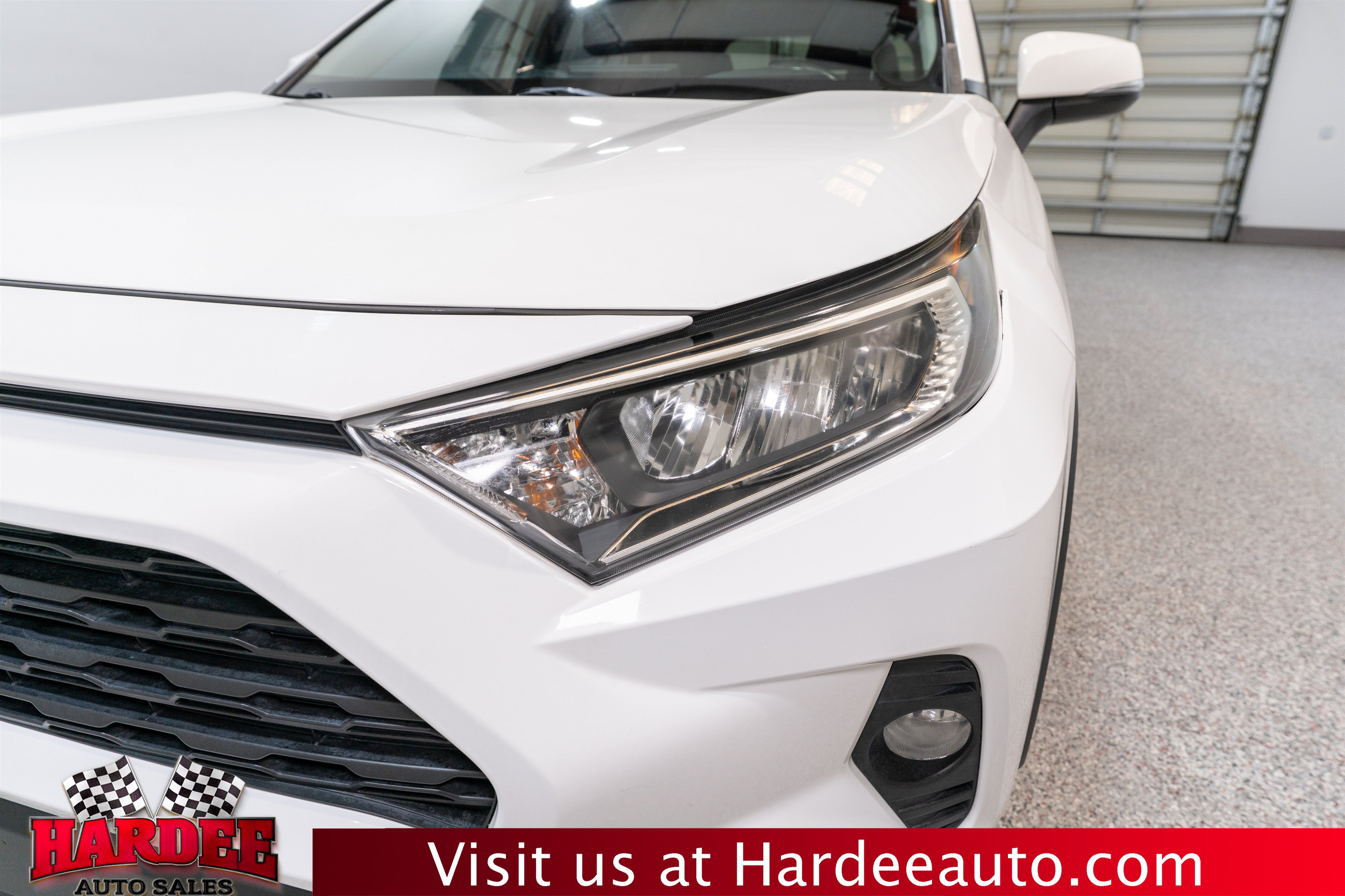 Used 2019 Toyota RAV4 XLE Premium FWD image 8
