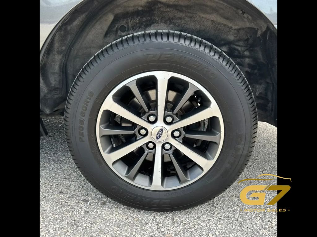 Used 2018 Ford Expedition XLT w/ Equipment Group 202A RWD image 12