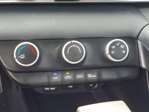 Used 2021 Hyundai Elantra SE FWD image 8