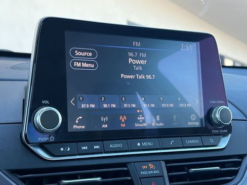 Used 2024 Nissan Altima 2.5 SR FWD image 17