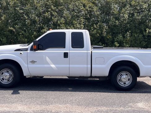 Used 2014 Ford F250 XL w/ Power Equipment Group RWD image 4