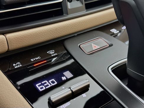Certified 2026 Porsche Macan AWD/4WD image 18