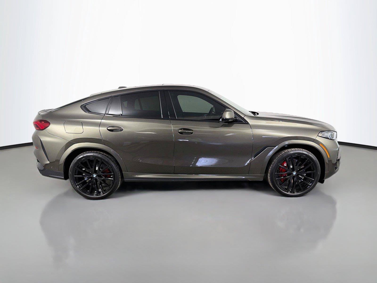 New 2027 BMW X6 xDrive40i w/ Climate Comfort Package AWD/4WD image 4