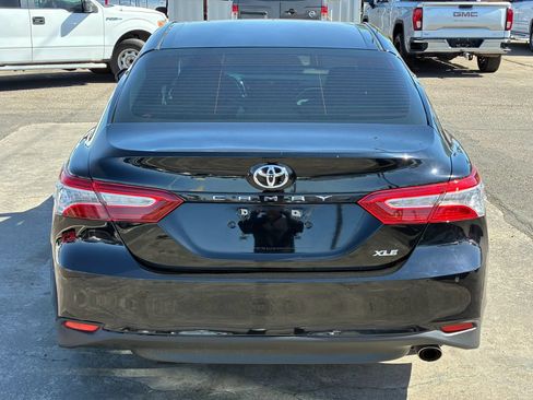 Used 2018 Toyota Camry XLE FWD image 6