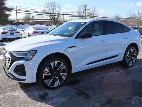 Used 2024 Audi Q8 e-tron Prestige w/ Prestige Package image 2