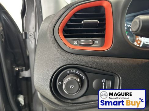 Used 2019 Jeep Renegade Sport image 14