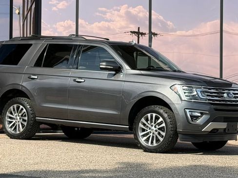 Used 2018 Ford Expedition Limited w/ Equipment Group 301A AWD/4WD image 21