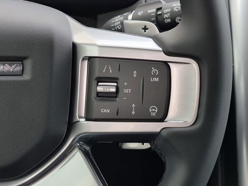 New 2026 Land Rover Discovery Dynamic SE image 29