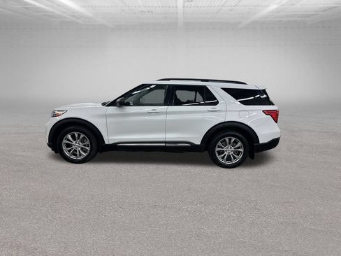 Used 2021 Ford Explorer XLT w/ Equipment Group 202A AWD/4WD image 7