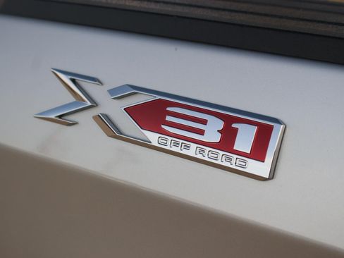 Used 2022 GMC Sierra 1500 Elevation w/ Preferred Package AWD/4WD image 11