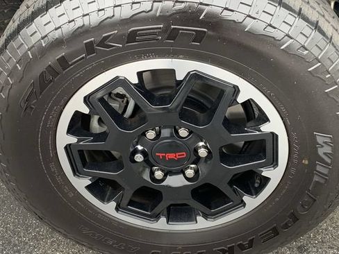 Certified 2025 Toyota Tacoma TRD Off-Road AWD/4WD image 34