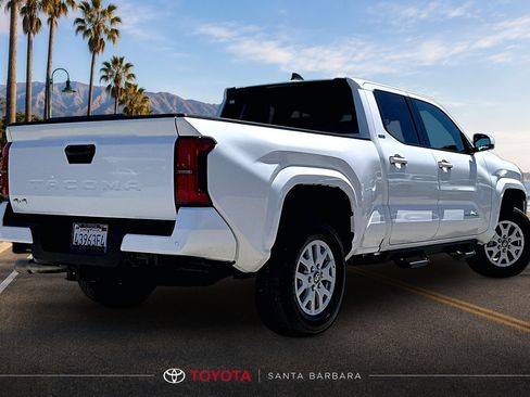 Certified 2025 Toyota Tacoma SR5 w/ SR5 Upgrade Package AWD/4WD image 5
