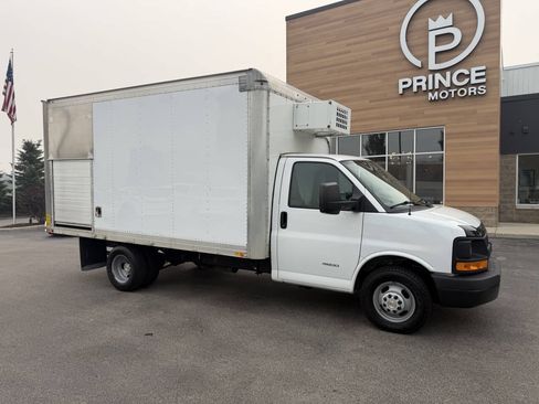 Used 2016 Chevrolet Express 4500 RWD image 28