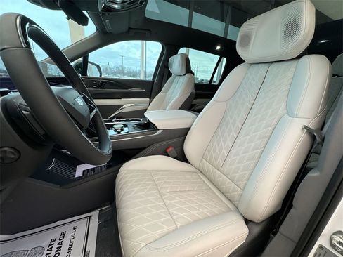 New 2025 Cadillac Escalade IQ Luxury 1 w/ Smart Trailering package image 11