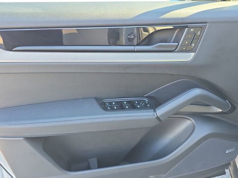 Certified 2025 Porsche Cayenne Coupe image 24
