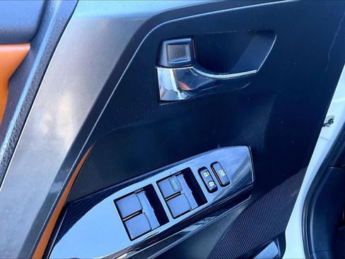 Used 2018 Toyota RAV4 SE w/ Power Extra Value Package FWD image 32