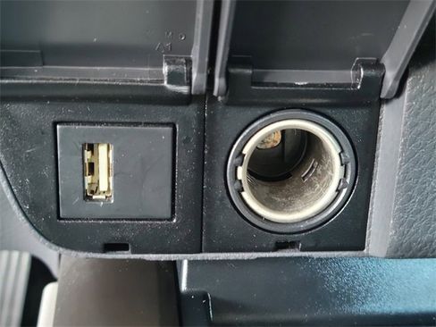 Used 2022 Toyota Camry LE image 29