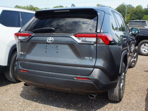Used 2024 Toyota RAV4 XLE FWD image 5