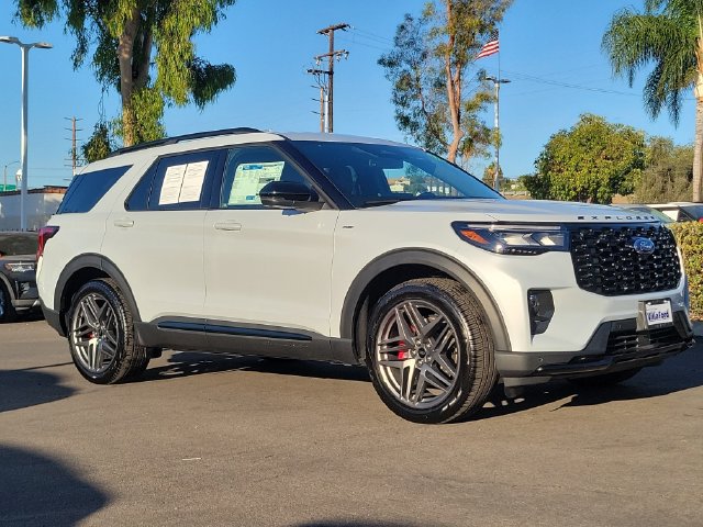 Used 2026 Ford Explorer ST-Line w/ ST-Line Street Pack RWD image 1