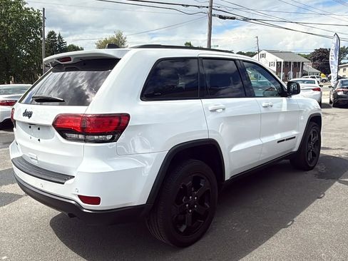 Used 2018 Jeep Grand Cherokee Laredo AWD/4WD image 9