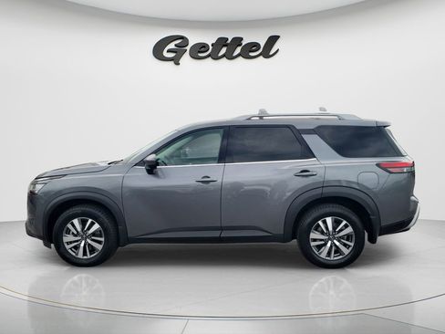 Used 2024 Nissan Pathfinder SL w/ Black Appearance Package FWD image 8