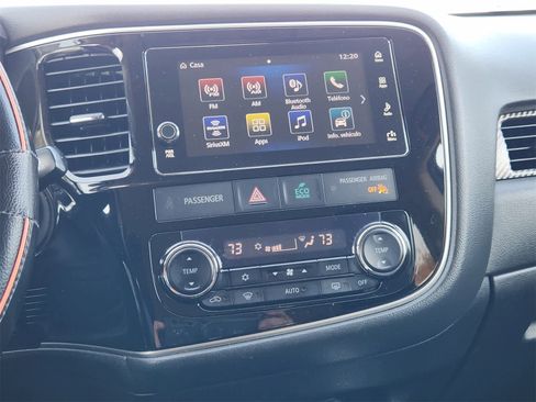 Used 2018 Mitsubishi Outlander SE image 17