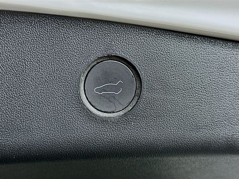 Used 2023 Tesla Model 3 Standard Range RWD image 30