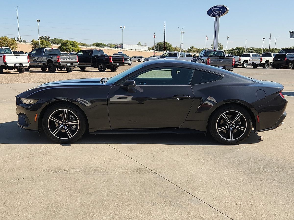 Used 2024 Ford Mustang Coupe RWD image 2