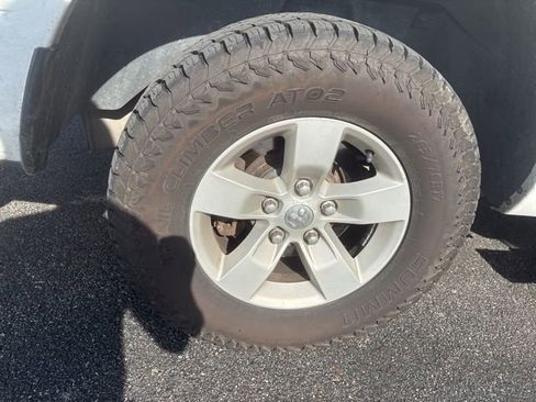 Used 2018 RAM 1500 Classic SLT AWD/4WD image 10