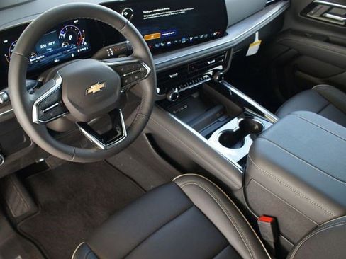 New 2025 Chevrolet Suburban Premier image 2