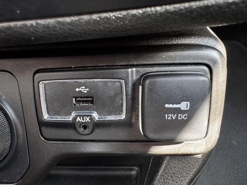 Used 2021 Jeep Renegade Limited AWD/4WD image 27