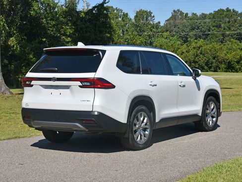 Used 2024 Toyota Grand Highlander Limited image 4