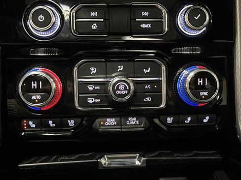 Used 2021 GMC Yukon Denali AWD/4WD image 18