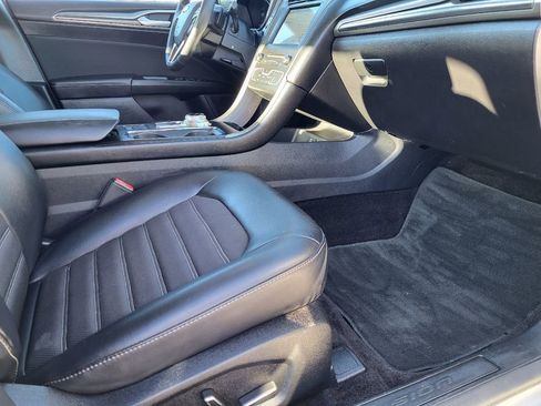 Used 2017 Ford Fusion SE w/ Equipment Group 201A image 21