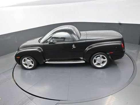 Used 2004 Chevrolet SSR w/ Preferred Equipment Group RWD image 22