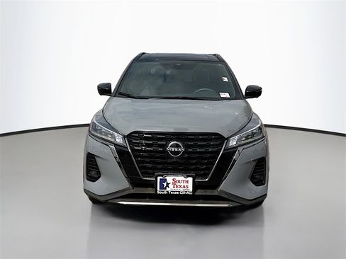 Used 2023 Nissan Kicks SR w/ SR Premium Package image 2