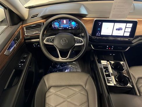 Certified 2025 Volkswagen Atlas SE image 20