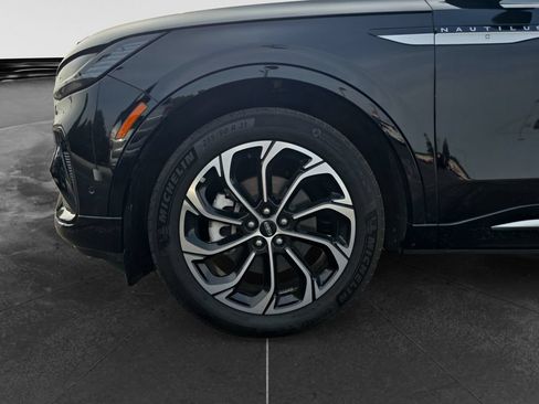 Used 2024 Lincoln Nautilus Reserve w/ Equipment Group 202A AWD/4WD image 12