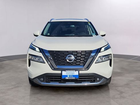 Used 2021 Nissan Rogue Platinum image 2