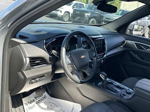 Certified 2023 Chevrolet Traverse LT FWD image 9