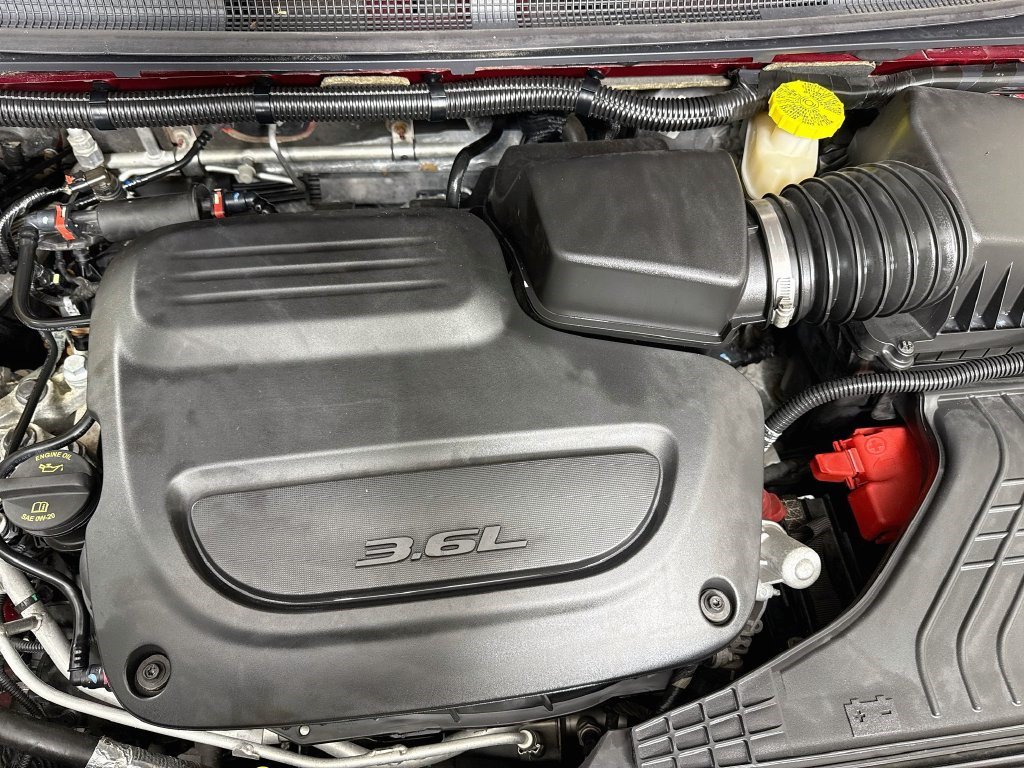 Used 2020 Chrysler Pacifica Limited FWD image 36