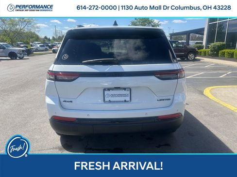 Used 2024 Jeep Grand Cherokee Limited w/ Black Appearance Package AWD/4WD image 5