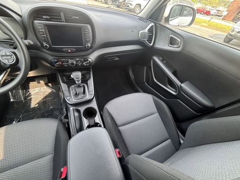 Used 2025 Kia Soul LX w/ LX Technology Package image 34