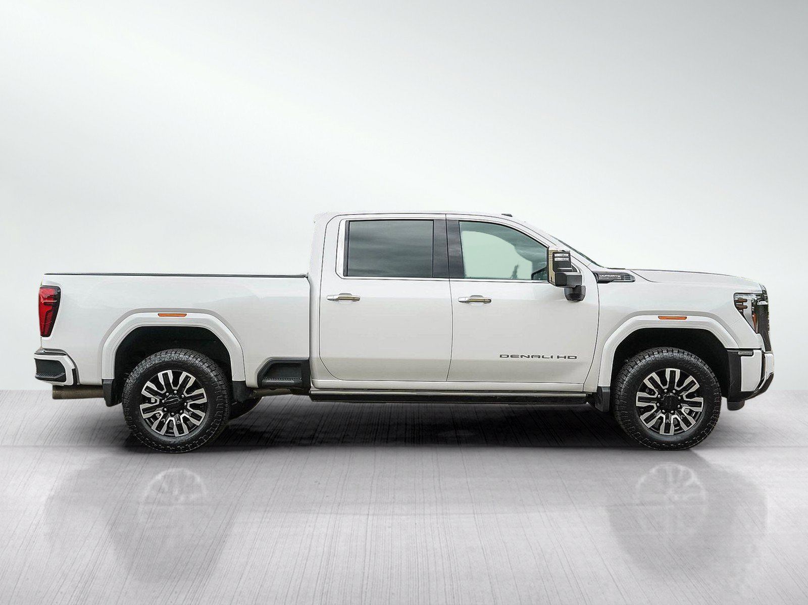 Used 2024 GMC Sierra 2500 Denali Ultimate AWD/4WD image 6