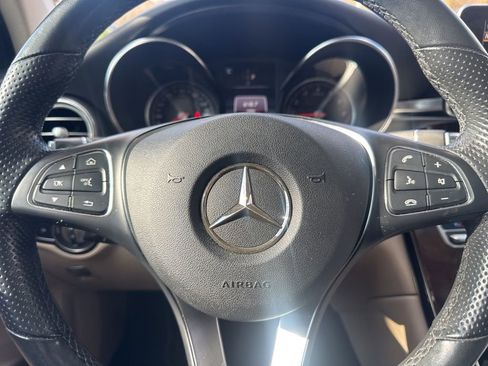 Used 2019 Mercedes-Benz GLC 300 4MATIC image 7