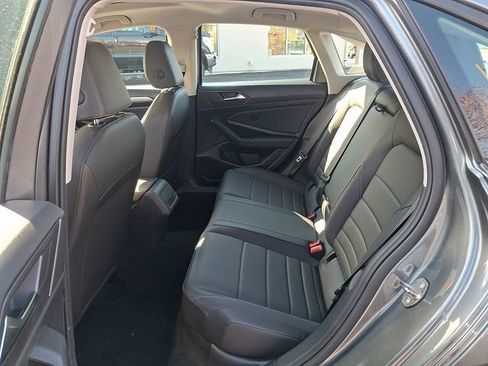 Used 2021 Volkswagen Jetta SE w/ SE Cold Weather Package image 10