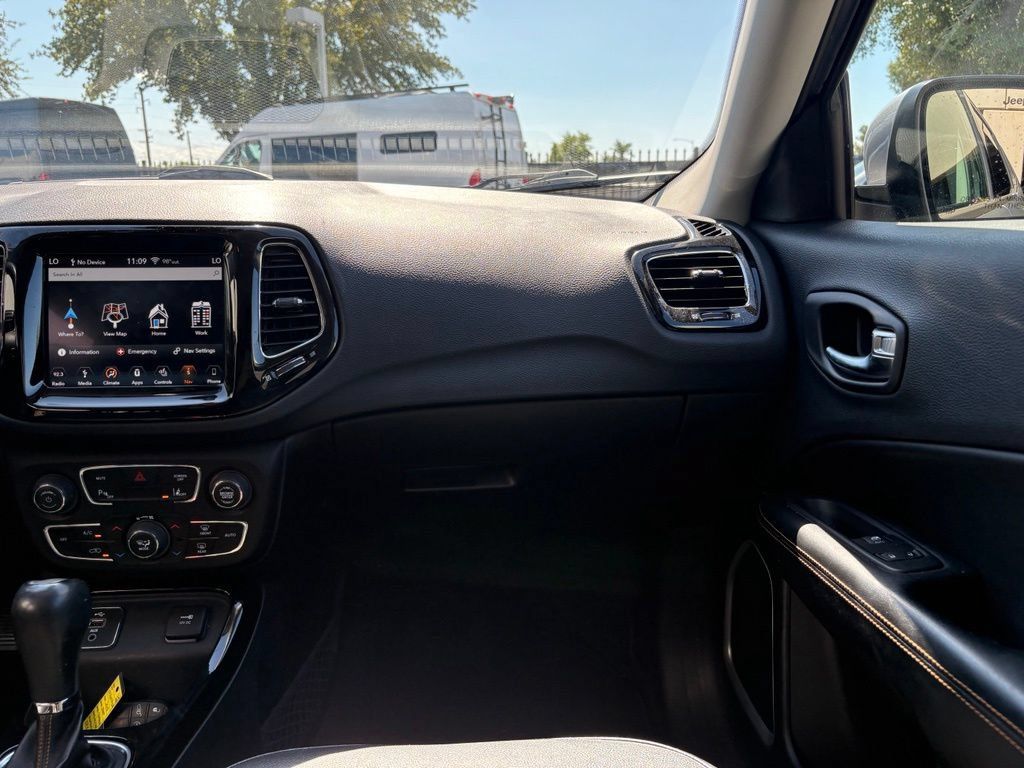 Used 2018 Jeep Compass Limited w/ Navigation Group FWD image 8